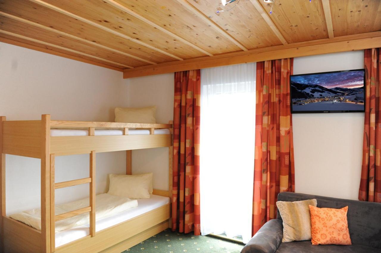 Gaestehaus Standardhaus Saalbach-Hinterglemm Exterior photo